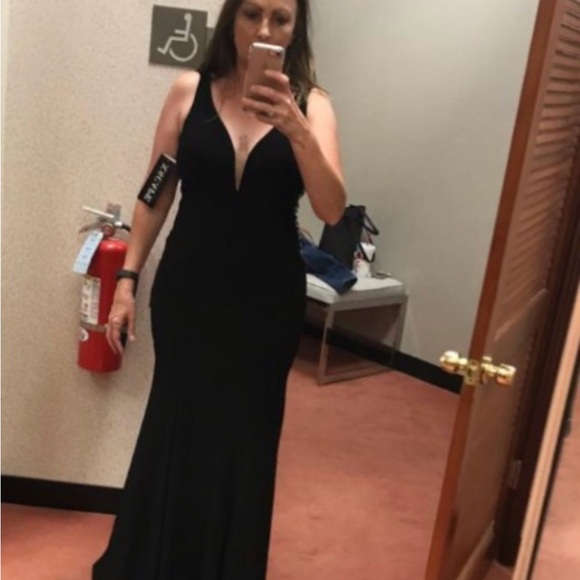 Gorgeous Xscape gown perfect for any formal event!  Dress was never worn w/tags. - Picture 6 of 6